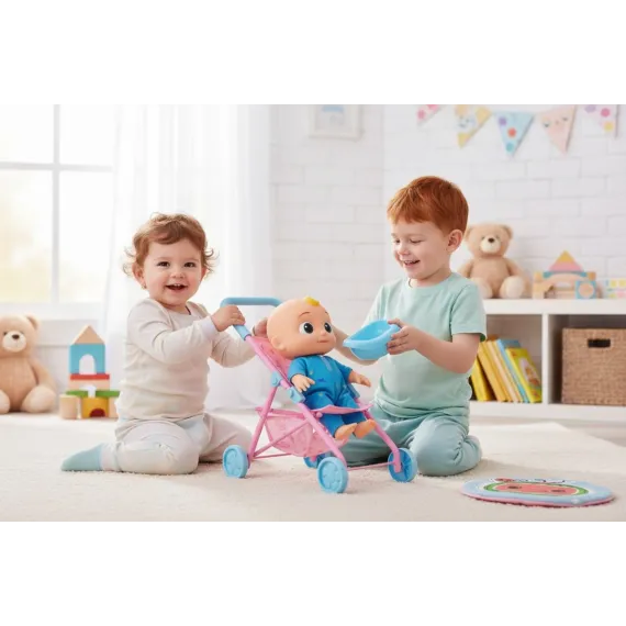 Set Jucarie CoComelon – Papusa JJ in Pijamale Albastre cu Carucior si Olita, 38x23 cm, 3+