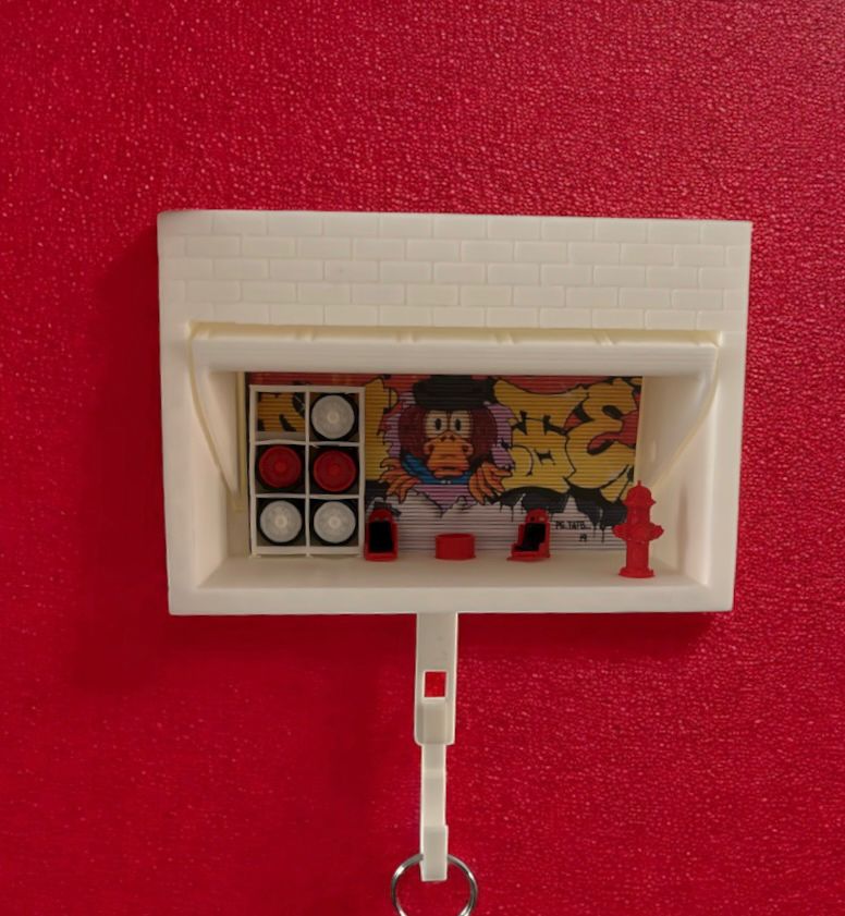 Suport de chei cu  led inclus , acceori +masinuta 1/64 diferite branduri (hot wheels )